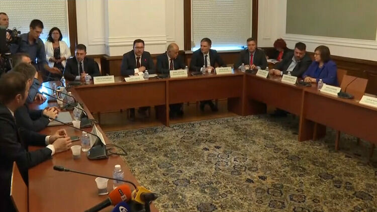 При закрити врата депутатите изслушват службите за "Миротворец"
