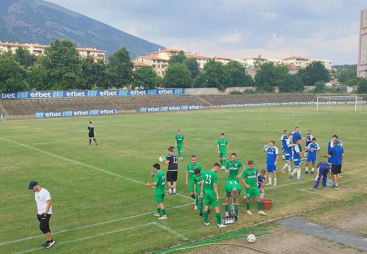 "Родопа" загуби от футболистите на "Гигант"  