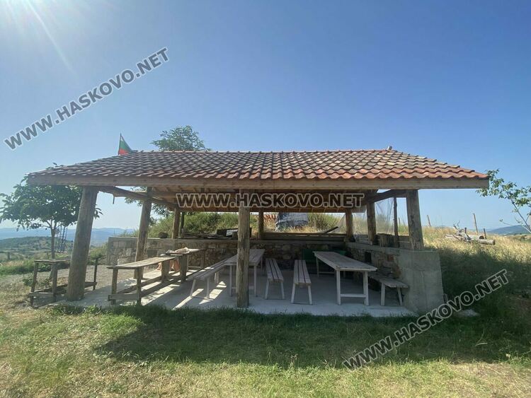 Камък, открит преди години, показва кога е построен параклиса „Св. пророк Илия“ край с.Сърница