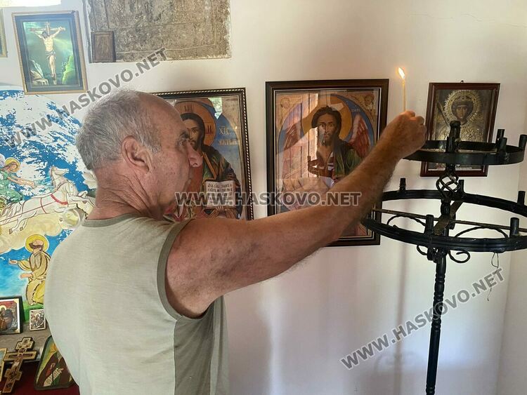 Камък, открит преди години, показва кога е построен параклиса „Св. пророк Илия“ край с.Сърница