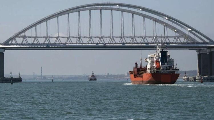 Украйна: Всички кораби, пътуващи за Русия и окупирана Украйна, ще бъдат смятани за превозвачи на военни товари