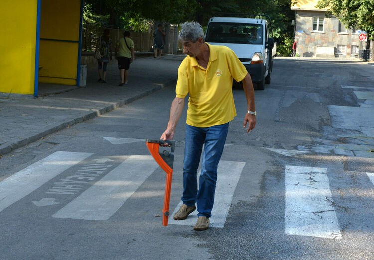 ВиК търси авария до училище &bdquo;Васил Левски&ldquo;