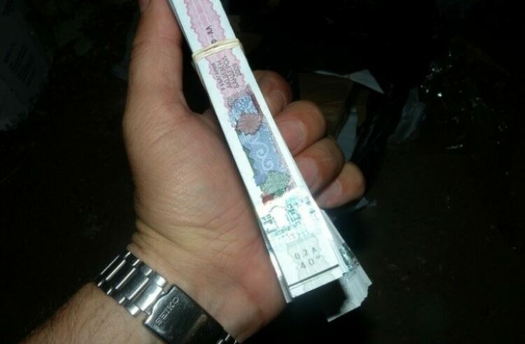 Близо триста литра алкохол без акцизен бандерол установиха и иззеха служители от Областната дирекция на МВР в Перник