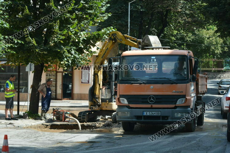 ВиК търси авария до училище &bdquo;Васил Левски&ldquo;