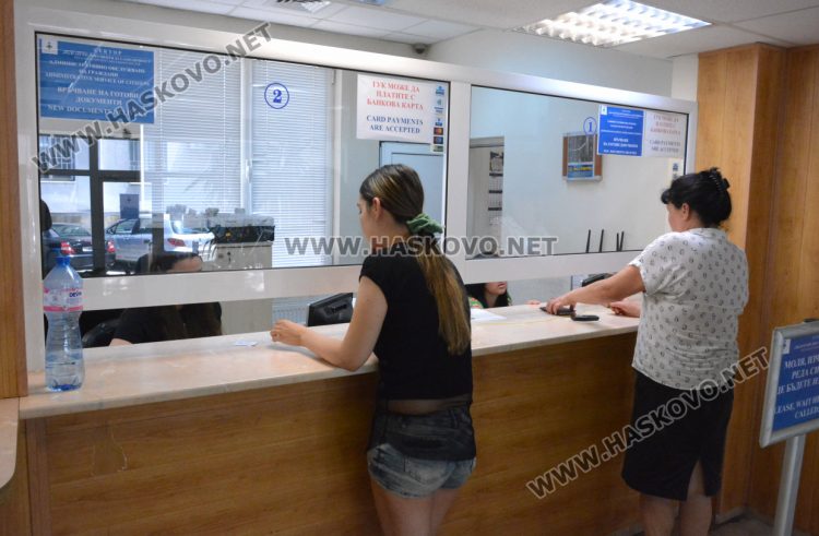 Временно спря издаването на лични карти експресна поръчка