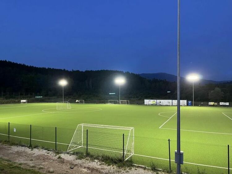 Модерно LED осветление бе изградено на тренировъчното игрище при стадион „Металург“