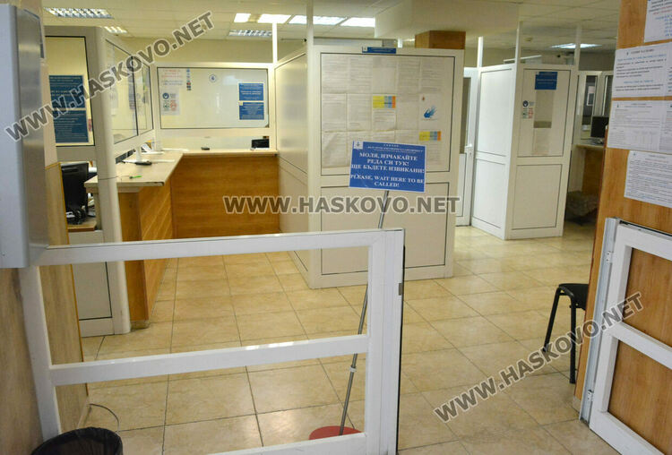 Временно спря издаването на лични карти експресна поръчка