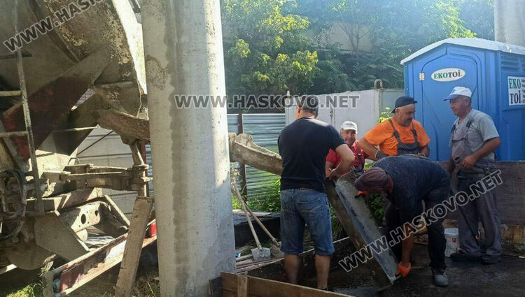 Доброто, което съгражда: Доброволци се включиха в  строителството на църквата „Св. Иван Рилски“