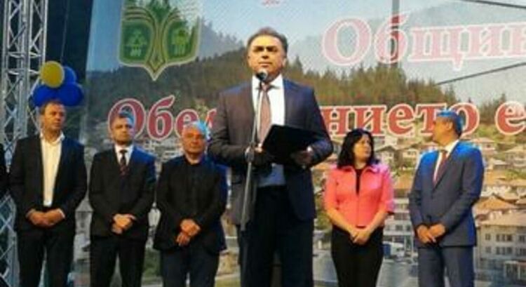 Борино кани на традиционния си празник през август. На сцената се качват Камелия,Николай Славеев, Галин и много други