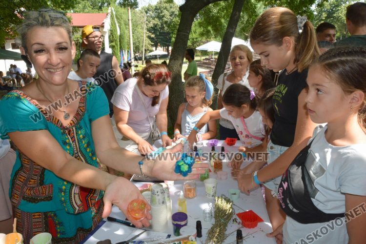 Обучения по танци, забавления на басейни, ателиета и концерти във фестивала на изкуствата „Жива вода“