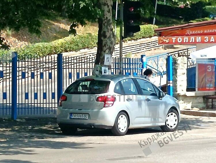 Коли нарушават брутално правилата за движение, спират в обсега на светофарите пред входа на болницата в Кърджали