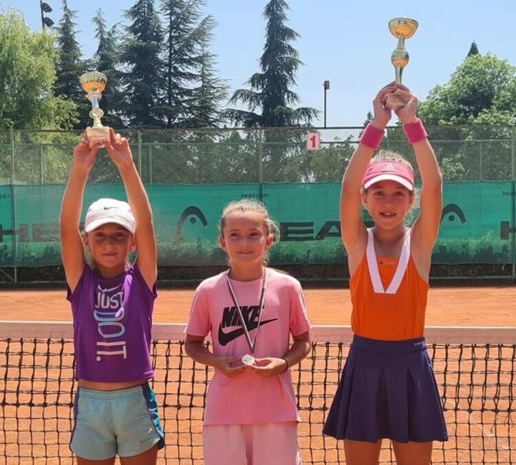 Теодор Козлуджов и Рая Гърчева спечелиха регионален турнир по тенис в Хасково