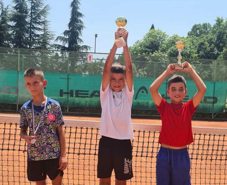 Теодор Козлуджов и Рая Гърчева спечелиха регионален турнир по тенис в Хасково