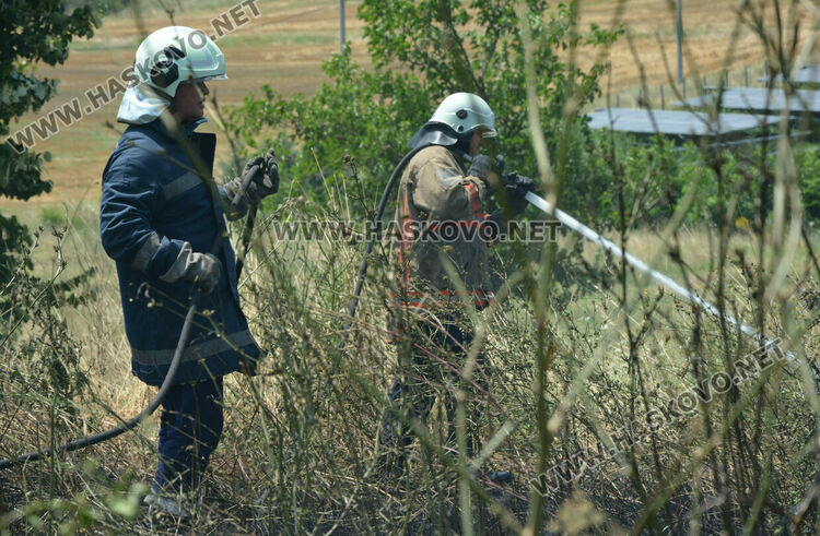 Кола се запали в движение и изгоря край Хасково