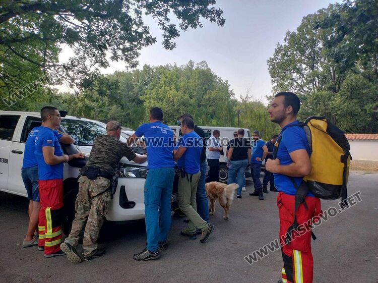 Спасителен отряд, дронове и хеликоптер се включиха в издирването на Златко Дерменджиев