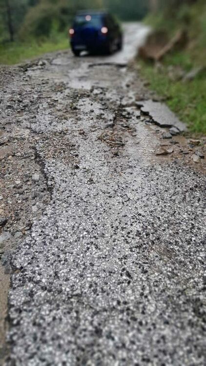 Във Вълчан плашат с блокада, ако не им асфалтират пътя до село