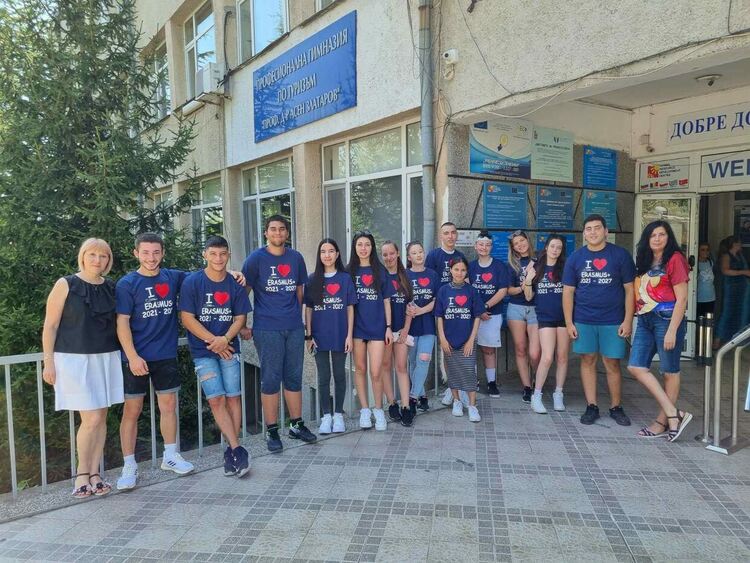 15 ученици от ПГ по туризъм на практика  в перлата на Испания – Тенерифе 