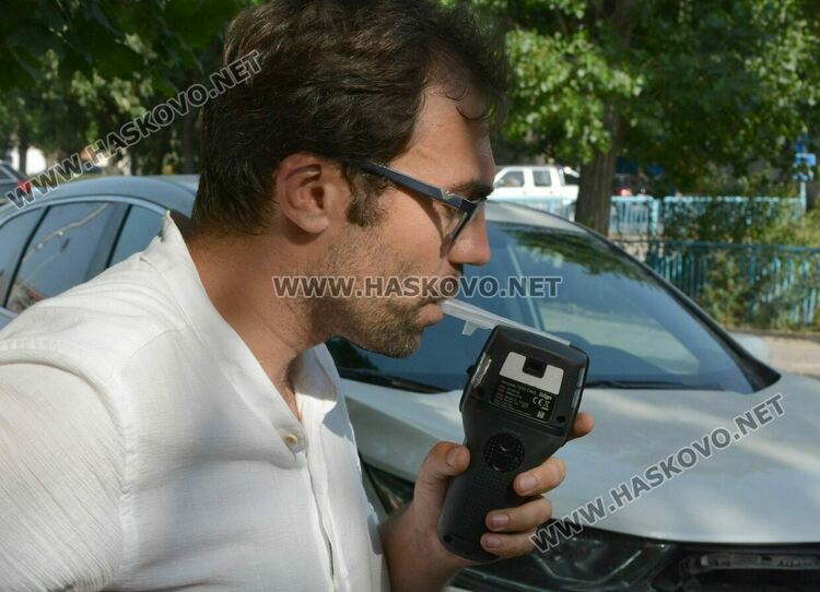 Молдовски джип и хасковски Опел катастрофираха до "Лебеда" 