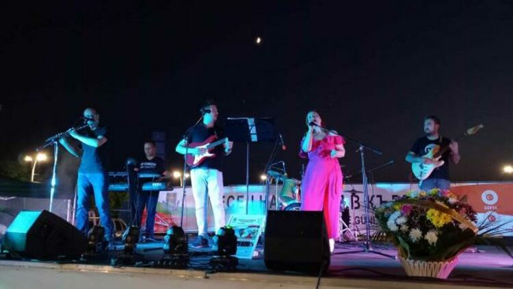 В рамките на Месеца на Турция в Кърджали стотици се насладиха на поп концерта на Баръш Тезджан и група „Румели” от Текирдаг