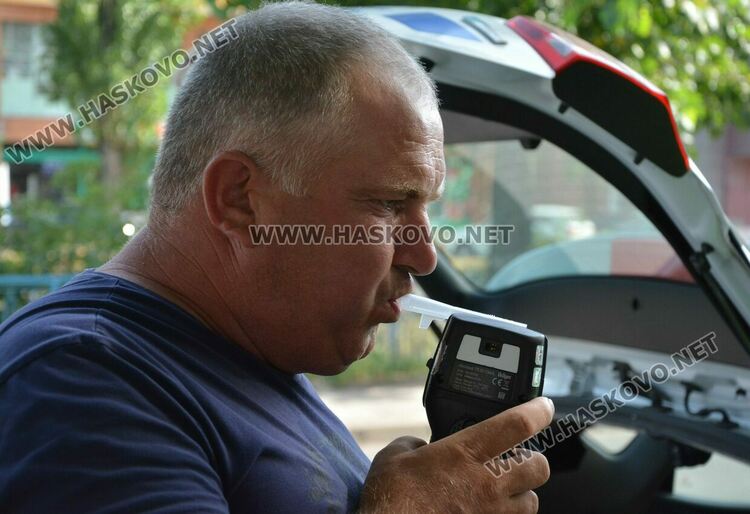 Молдовски джип и хасковски Опел катастрофираха до "Лебеда" 