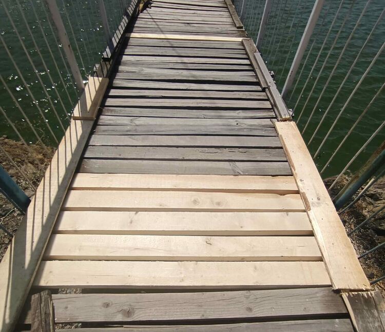 Неизвестни лица потрошиха въжения мост при Лисиците/обновена/