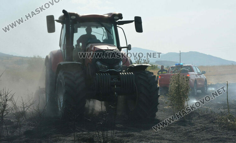 Голям пожар избухна край Сусам и Татарево, включиха се и пожарникари от Кърджалийско