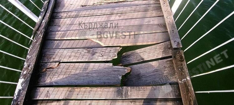 Неизвестни лица потрошиха въжения мост при Лисиците/обновена/