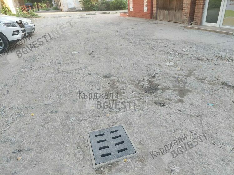 След публикации на Кърджали бг вести подменят отводнителните шахти зад Данъчното,ремонтът  е за хиляди