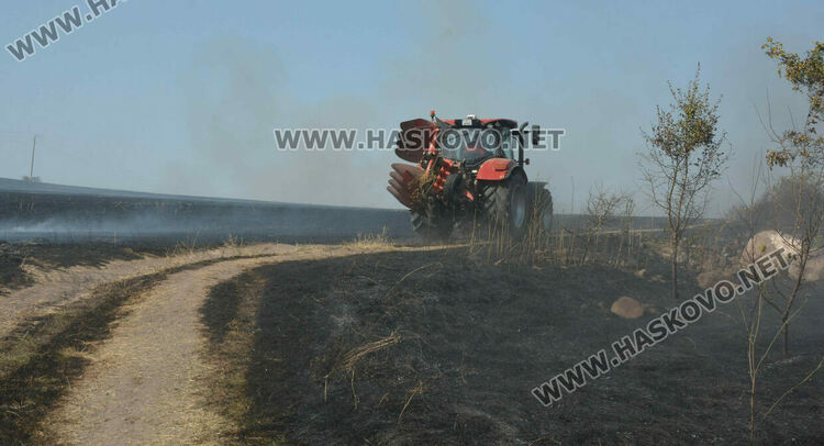 Голям пожар избухна край Сусам и Татарево, включиха се и пожарникари от Кърджалийско
