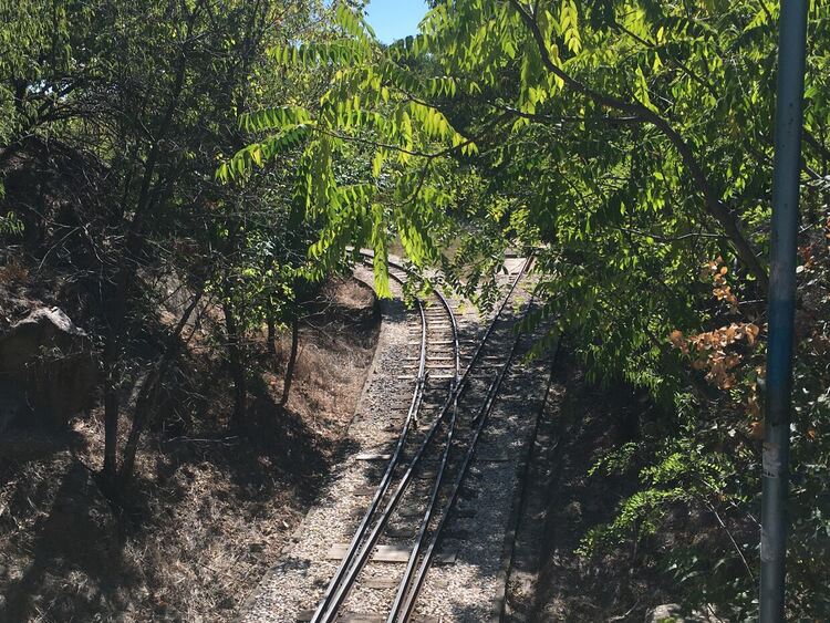 Разхлаждане, дъжд и гръмотевици на изток