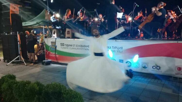 Кулминация на проявите в Месеца на Турция-симфониците от Одрин покориха кърджалийската публика