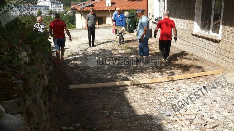 От Община Смолян дават строителни материали на "сговорни дружини",които сами иската да си ремонтират улицата