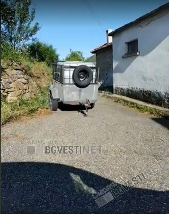 В Малка Арда се спасяват от сушата с водоноска, втора седмица имат режим на водата
