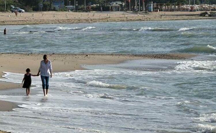 Слънчево и не много горещо днес