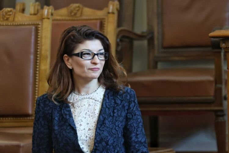 С 15 процента се увеличават заплатите на служителите на НОИ