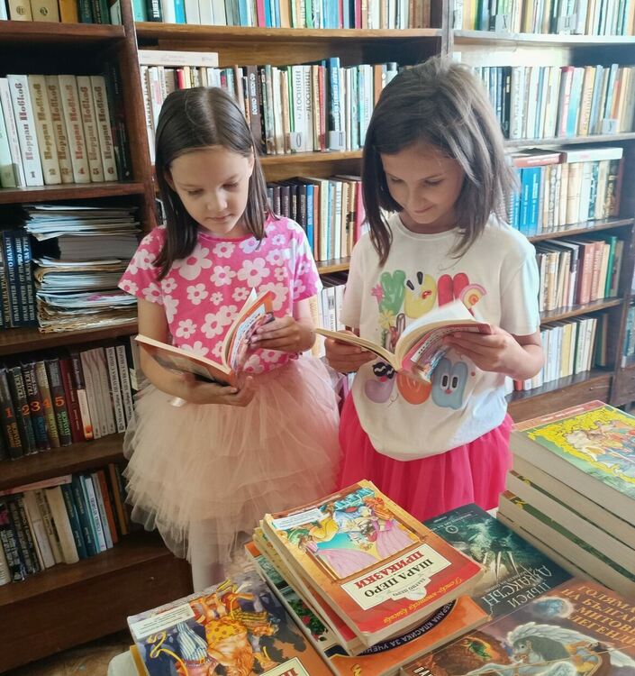 Летен карнавал в читалище "Яворов" забавлява децата