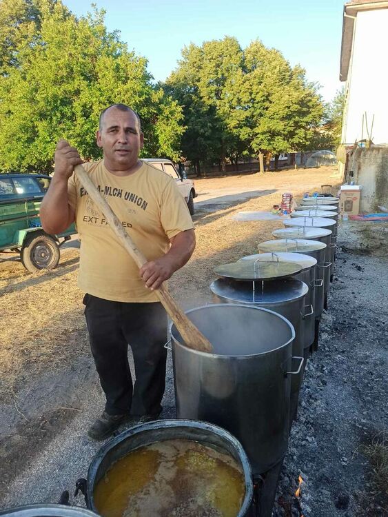 Молебен за берекет, здраве и дъжд извършиха във Воден