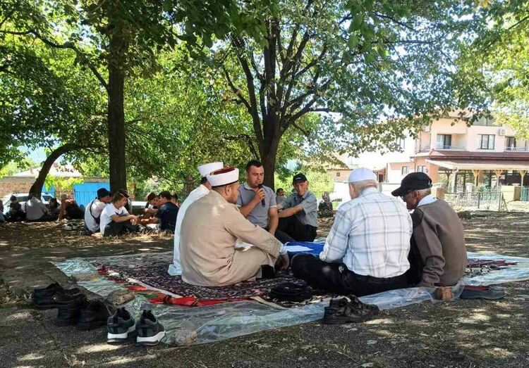 Молебен за берекет, здраве и дъжд извършиха във Воден
