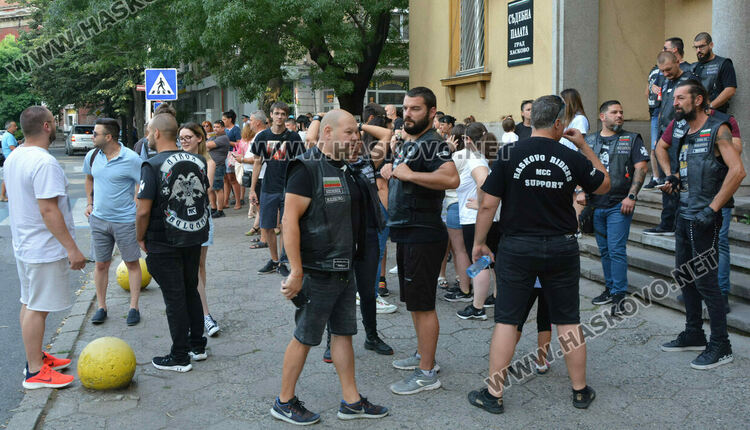 Хасково изпрати подкрепата си към малтретираното момиче от Стара Загора и протестира срещу насилието