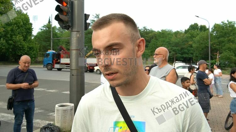 Стотици пред Съдебната палата в Кърджали в защита на обезобразеното с макетен нож момиче от Стара Загора