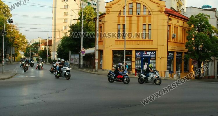 Хасково изпрати подкрепата си към малтретираното момиче от Стара Загора и протестира срещу насилието