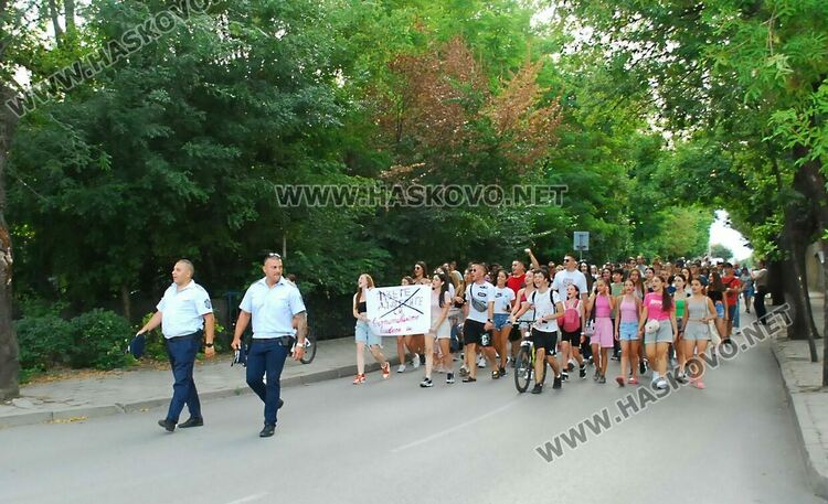 Хасково изпрати подкрепата си към малтретираното момиче от Стара Загора и протестира срещу насилието