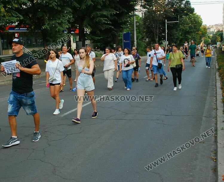 Хасково изпрати подкрепата си към малтретираното момиче от Стара Загора и протестира срещу насилието
