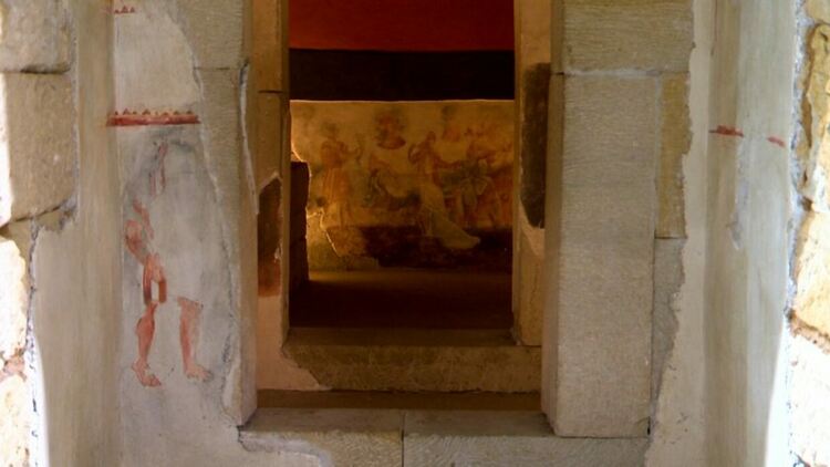 Археолози откриха трета тракийска гробница със стенописи