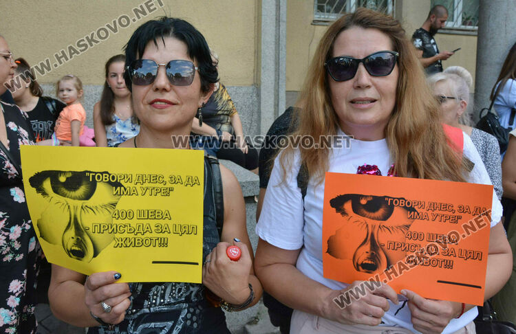 Хасково изпрати подкрепата си към малтретираното момиче от Стара Загора и протестира срещу насилието