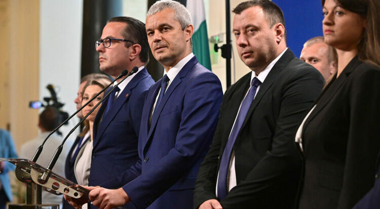 "Целят да разрушат демократичния правов ред". Правозащитници искат разпускане на "Възраждане"