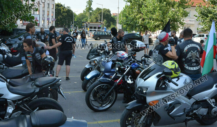Хасково изпрати подкрепата си към малтретираното момиче от Стара Загора и протестира срещу насилието