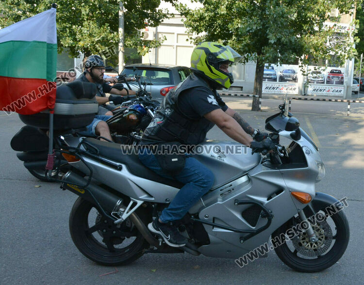 Хасково изпрати подкрепата си към малтретираното момиче от Стара Загора и протестира срещу насилието