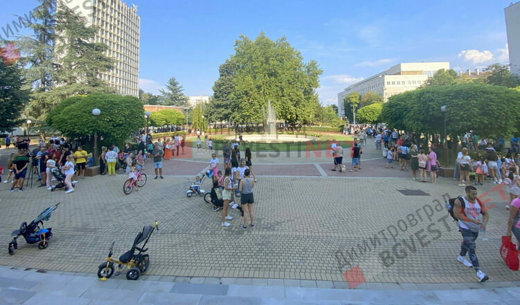 "Нито една повече" - Мирно шествие против насилието събуди изключителна гражданска енергия в Димитровград 