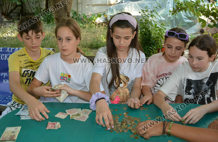 Кампанията на деца от Хасково за новата църква събра пари за 1 куб.дърва